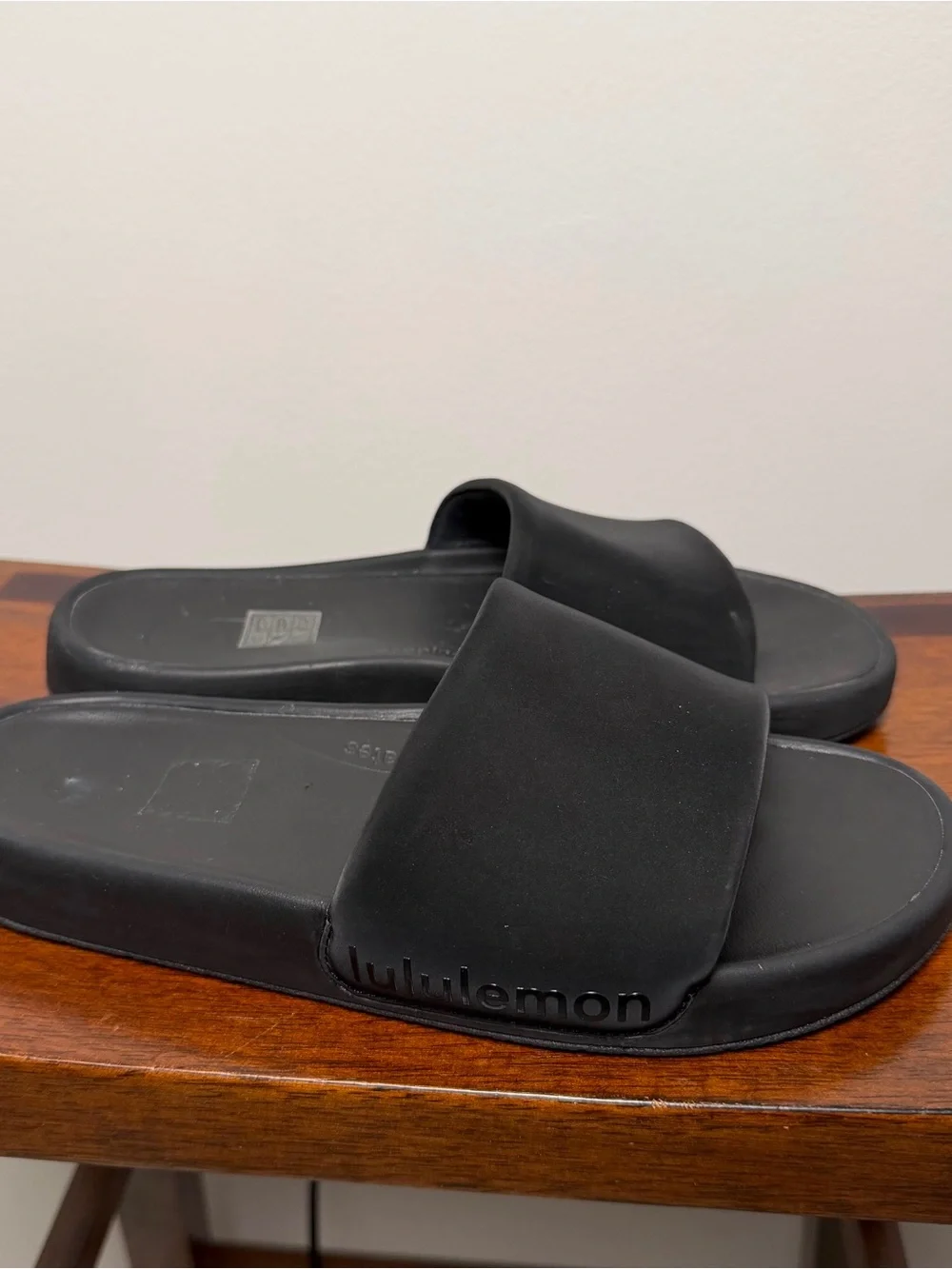 Lululemon Restfeel Slide Women’s Size 7 Black Comfort Sandals Slip On